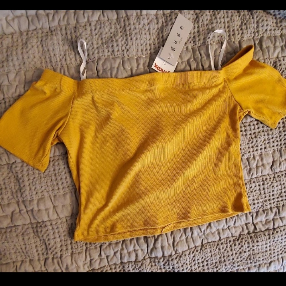 NWT gaze | Crop Top off the shoulder - Picture 4 of 4